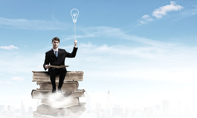 汽车小扳手亮了一直开有事吗